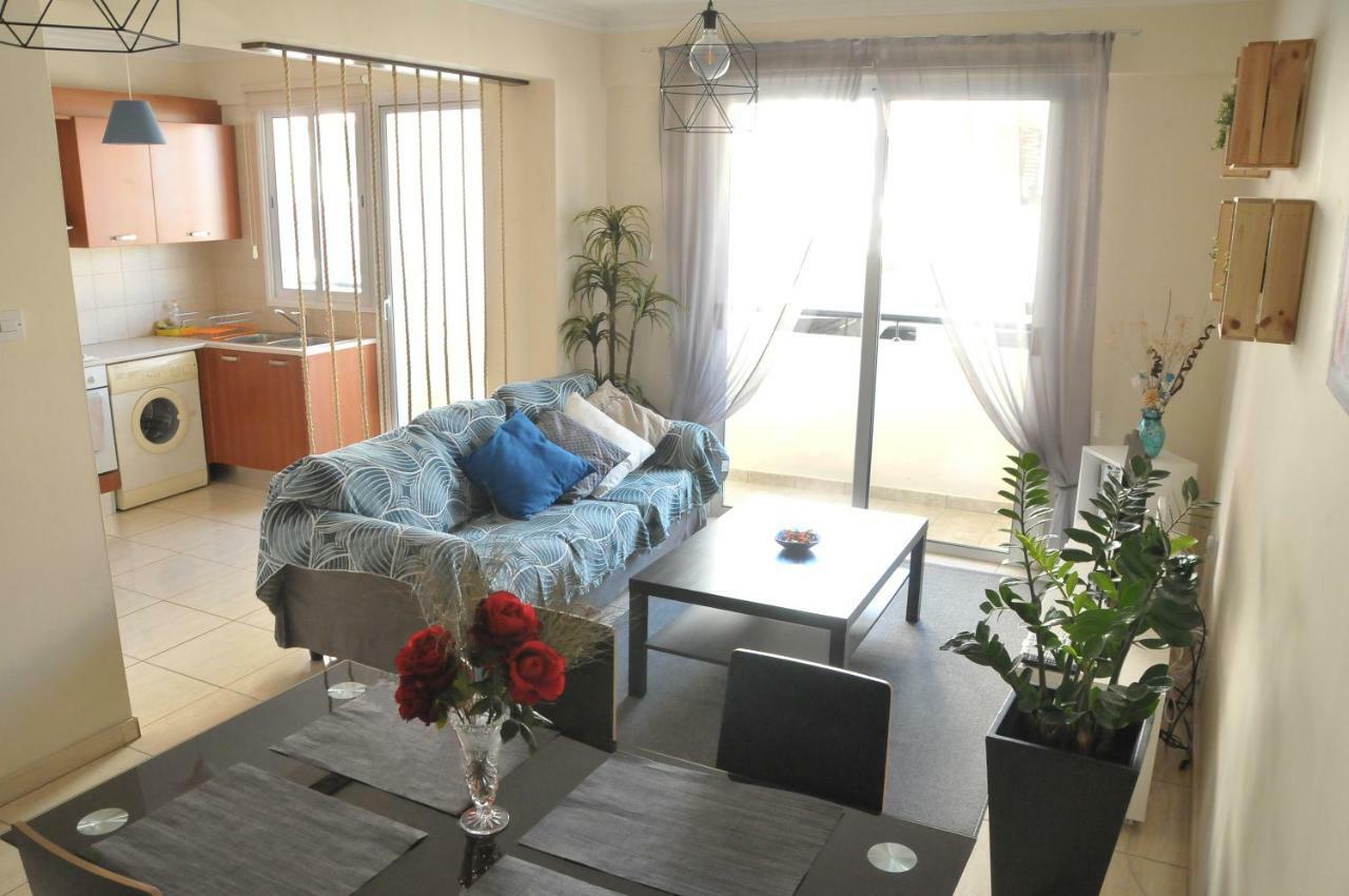 Panorama Court Apartment *